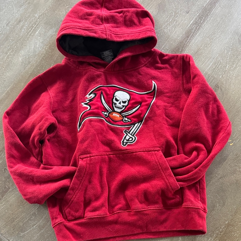NFL Tampa Bay Buccaneers Red Kids Hoodie with Skull Flag Design Sz S (8)